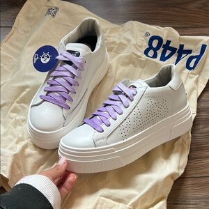 P448 - John White/UV